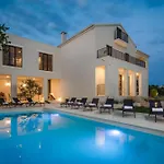 Villa Medici Dalmatia I Heated Pool, Wellness & Fun Zone *