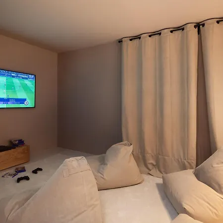 Luxury Villa With Heated Pool, Sauna & Cinema I 150 M From Beach Villa *