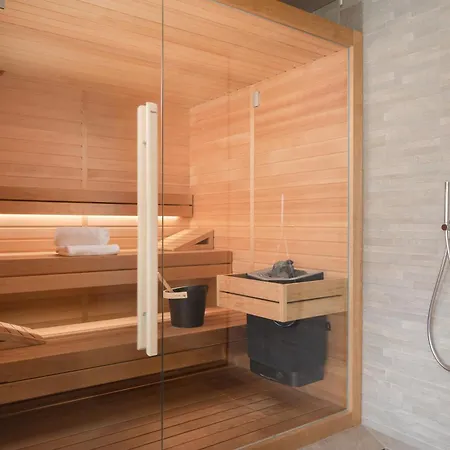 Βίλα Luxury Home With Heated Pool, Sauna, Gym & Cinema I 150 M From Beach *