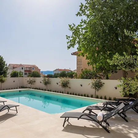 Luxury Villa With Heated Pool, Sauna & Cinema I 150 M From Beach Villa *